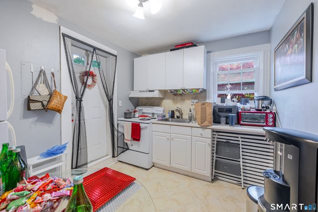 192 Knickerbocker Avenue, Stamford, CT 06907