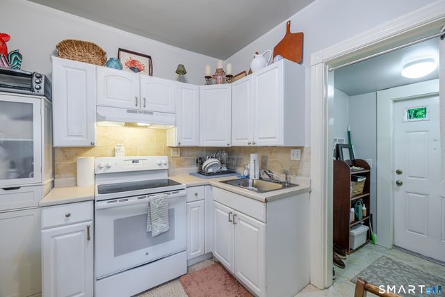 192 Knickerbocker Avenue, Stamford, CT 06907