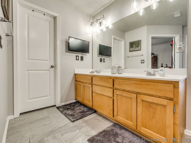 516 S 62nd Street, Broken Arrow, OK 74014