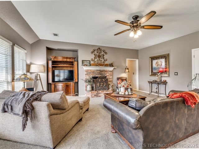 516 S 62nd Street, Broken Arrow, OK 74014