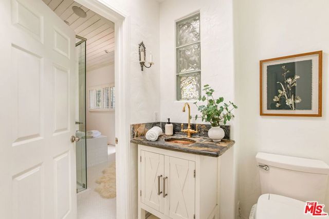 1136 Rose Avenue, Venice, CA 90291