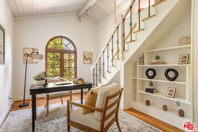 1136 Rose Avenue, Venice, CA 90291