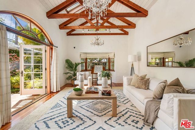 1136 Rose Avenue, Venice, CA 90291