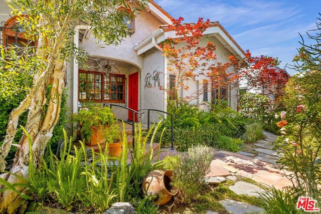 1136 Rose Avenue, Venice, CA 90291