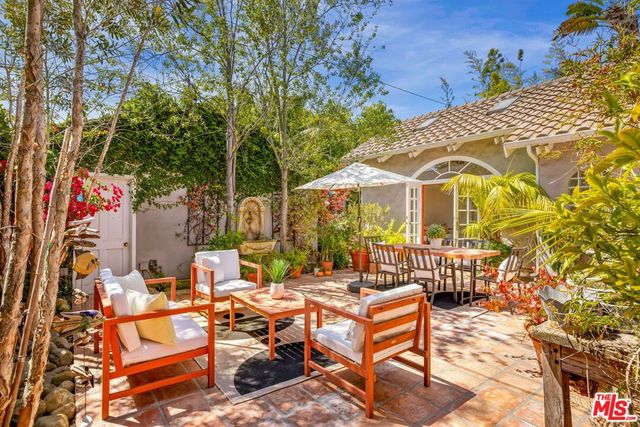 1136 Rose Avenue, Venice, CA 90291