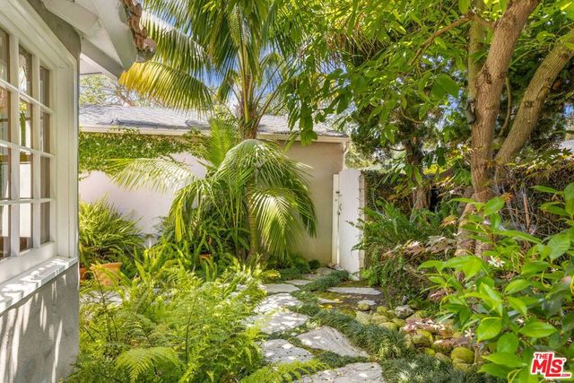 1136 Rose Avenue, Venice, CA 90291