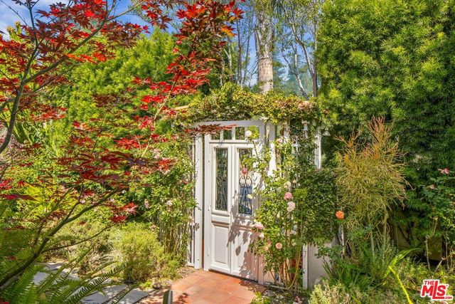1136 Rose Avenue, Venice, CA 90291