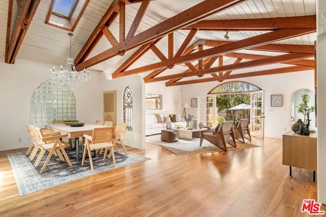 1136 Rose Avenue, Venice, CA 90291