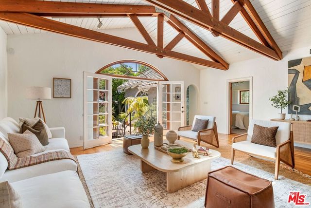 1136 Rose Avenue, Venice, CA 90291