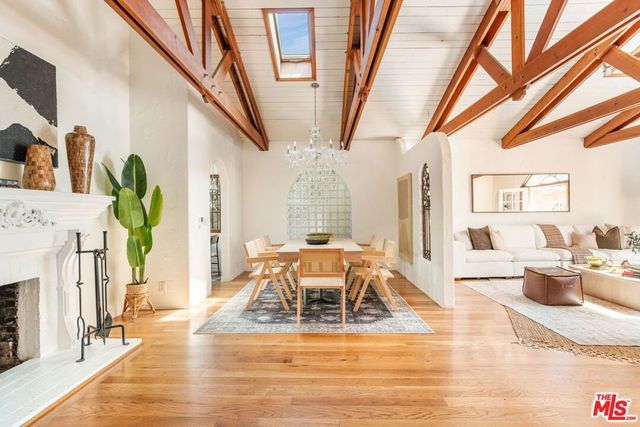 1136 Rose Avenue, Venice, CA 90291