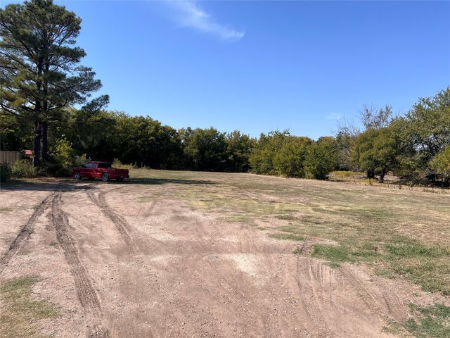 1523 N State Highway 121, Bonham, TX 75418