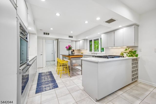 621 Mountain Dr, South Orange Village Twp., NJ 07079