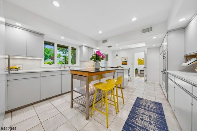 621 Mountain Dr, South Orange Village Twp., NJ 07079