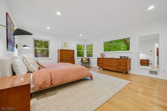 621 Mountain Dr, South Orange Village Twp., NJ 07079