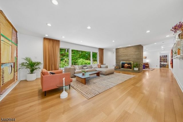 621 Mountain Dr, South Orange Village Twp., NJ 07079