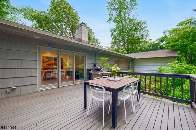 621 Mountain Dr, South Orange Village Twp., NJ 07079