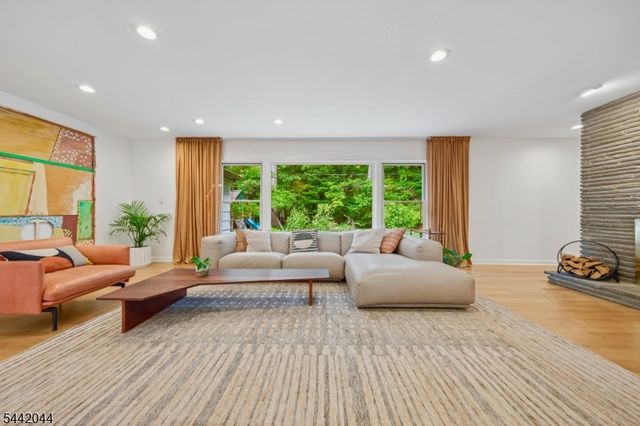 621 Mountain Dr, South Orange Village Twp., NJ 07079