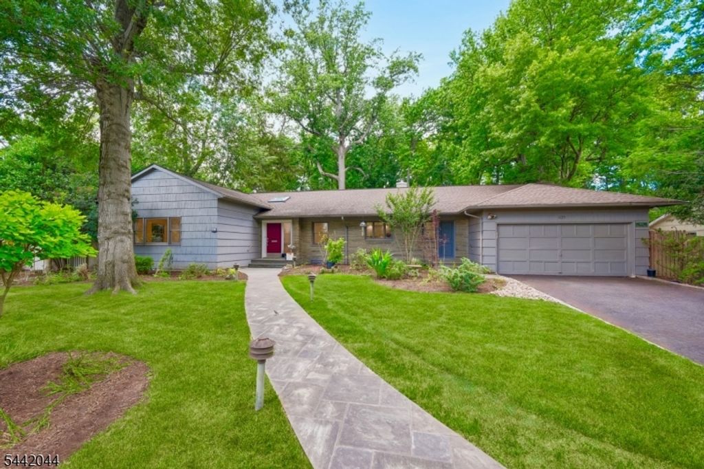 621 Mountain Dr, South Orange Village Twp., NJ 07079