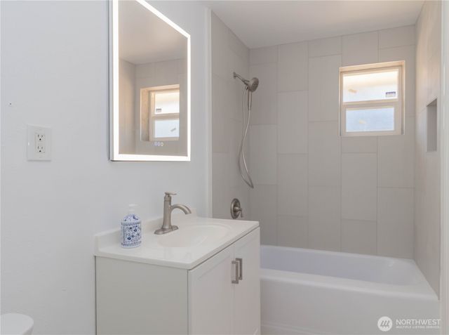 11834 8th Avenue S, Seattle, WA 98168