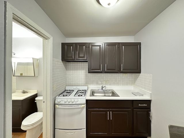 4616 N Beacon Street 3H, Chicago, IL 60640