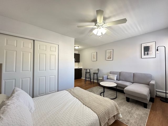 4616 N Beacon Street 3H, Chicago, IL 60640