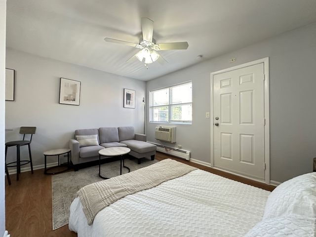 4616 N Beacon Street 3H, Chicago, IL 60640