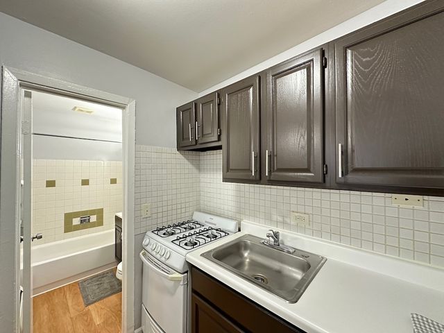 4616 N Beacon Street 3H, Chicago, IL 60640