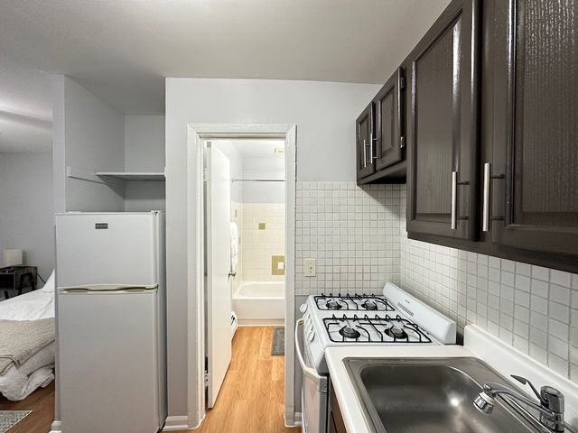 4616 N Beacon Street 3H, Chicago, IL 60640