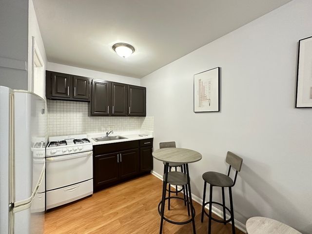 4616 N Beacon Street 3H, Chicago, IL 60640