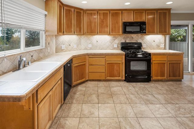 252 Poet Smith Dr, Auburn, CA 95603