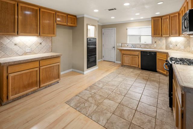 252 Poet Smith Dr, Auburn, CA 95603