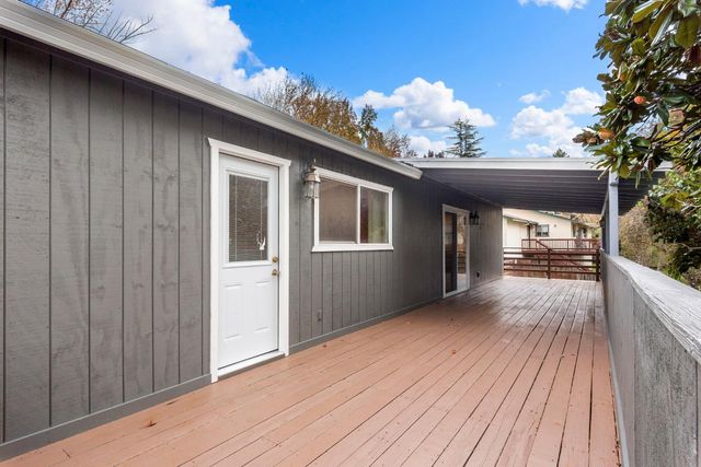 252 Poet Smith Dr, Auburn, CA 95603