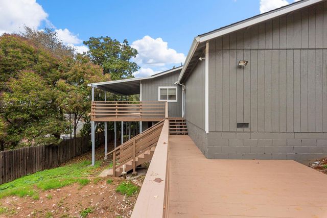 252 Poet Smith Dr, Auburn, CA 95603