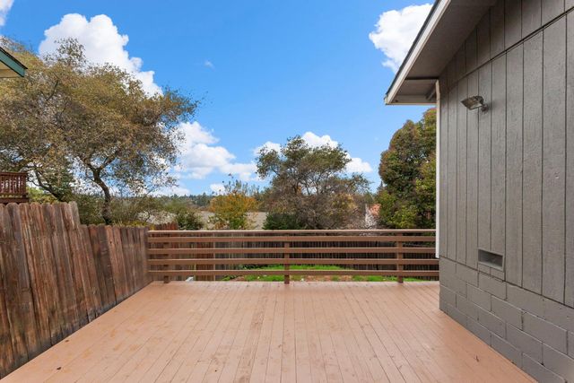 252 Poet Smith Dr, Auburn, CA 95603