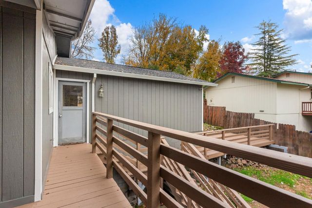 252 Poet Smith Dr, Auburn, CA 95603