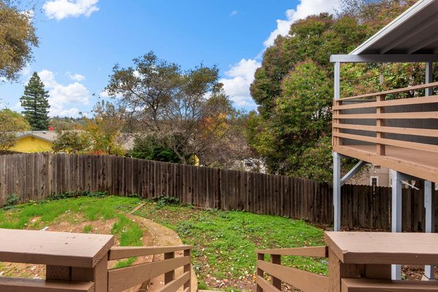 252 Poet Smith Dr, Auburn, CA 95603