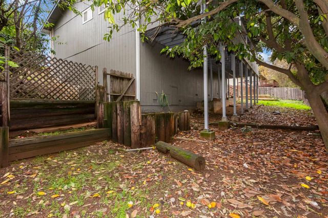 252 Poet Smith Dr, Auburn, CA 95603