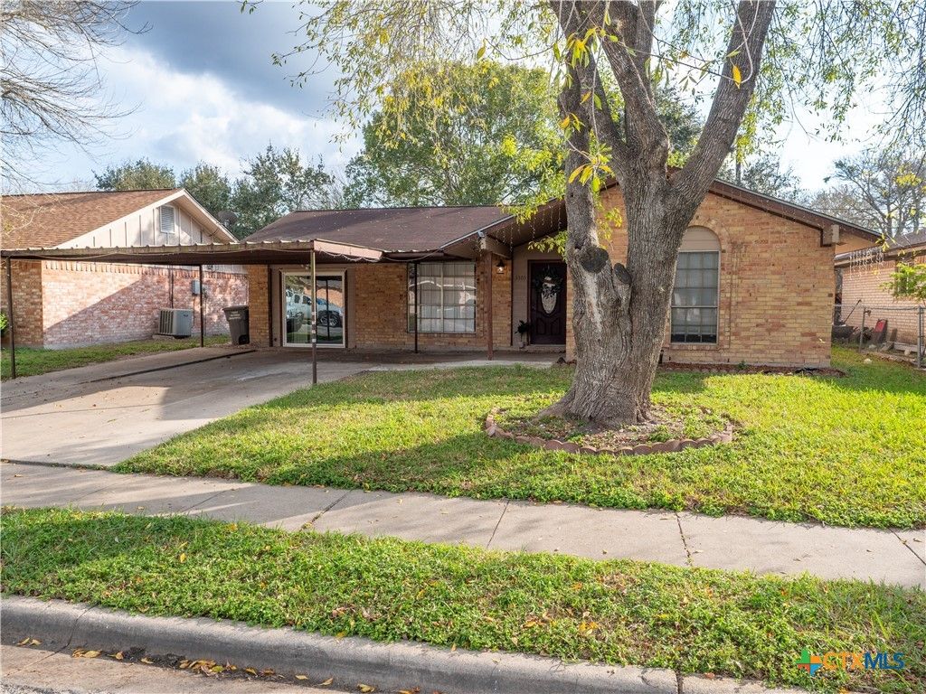 3303 Flamingo Drive, Victoria, TX 77901