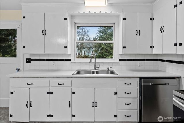 9717 NW 14th Avenue, Seattle, WA 98117