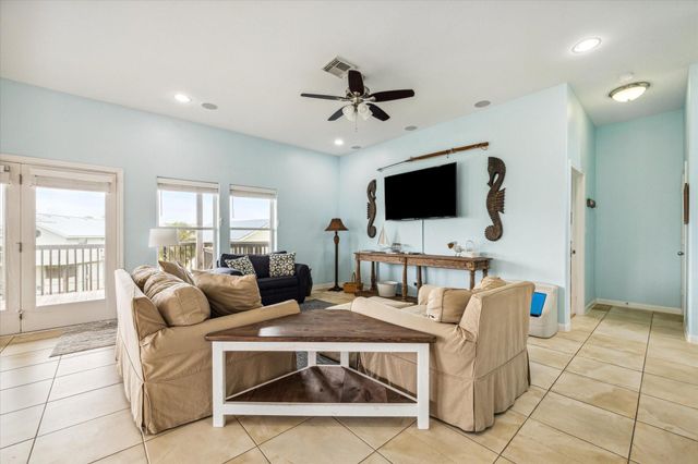 4015 Warchest Court, Galveston, TX 77554