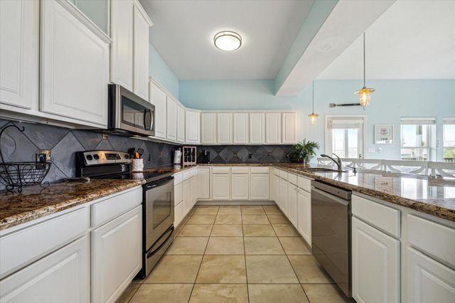 4015 Warchest Court, Galveston, TX 77554