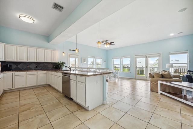 4015 Warchest Court, Galveston, TX 77554