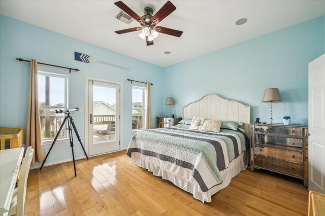 4015 Warchest Court, Galveston, TX 77554