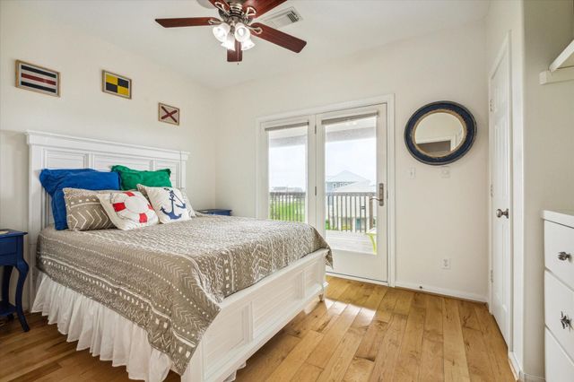 4015 Warchest Court, Galveston, TX 77554