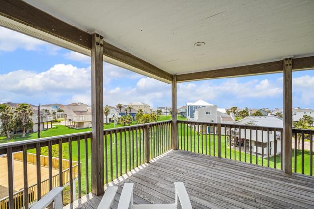 4015 Warchest Court, Galveston, TX 77554