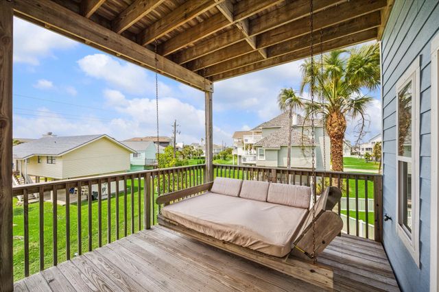4015 Warchest Court, Galveston, TX 77554