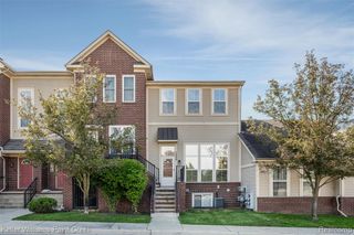 1358 Hillcrest Drive 4, Waterford, MI 48327