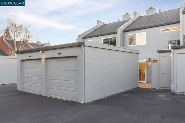 2730 Walnut Blvd, Walnut Creek, CA 94596