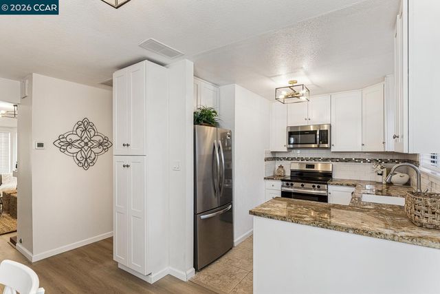 2730 Walnut Blvd, Walnut Creek, CA 94596