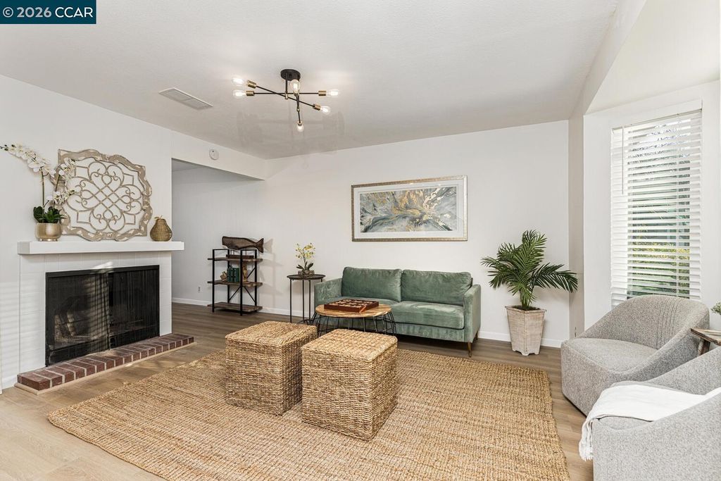 2730 Walnut Blvd, Walnut Creek, CA 94596